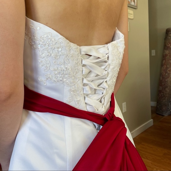 🆕 David’s Bridal Satin A-line Halter w/ Split Front Wedding Dress & Veil Sz. 10 - Picture 4 of 13